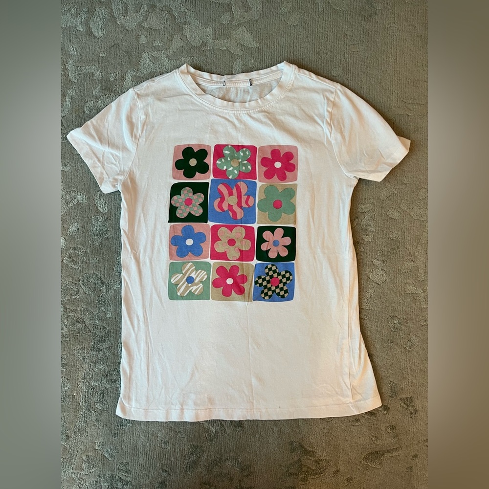 Women’s Stardivarius White T Shirt with Colorful Flower Design